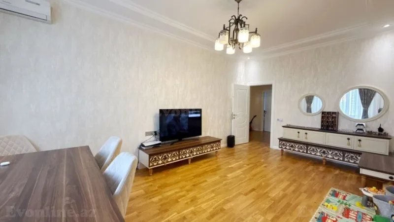 3 otaqlı Mənzil 105 m² Qara Qarayev m. Satılır