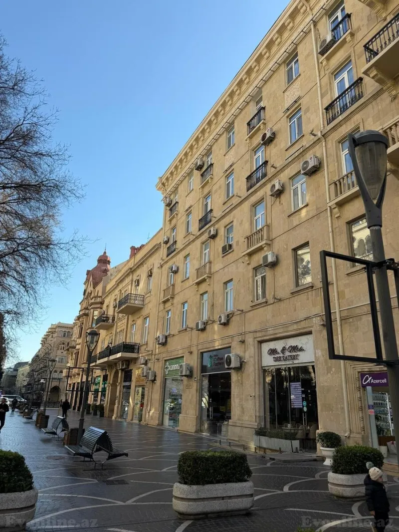 Satılır 2 otaqlı Mənzil Köhnə tikili 45 m² Sahil m. - şəkil 20