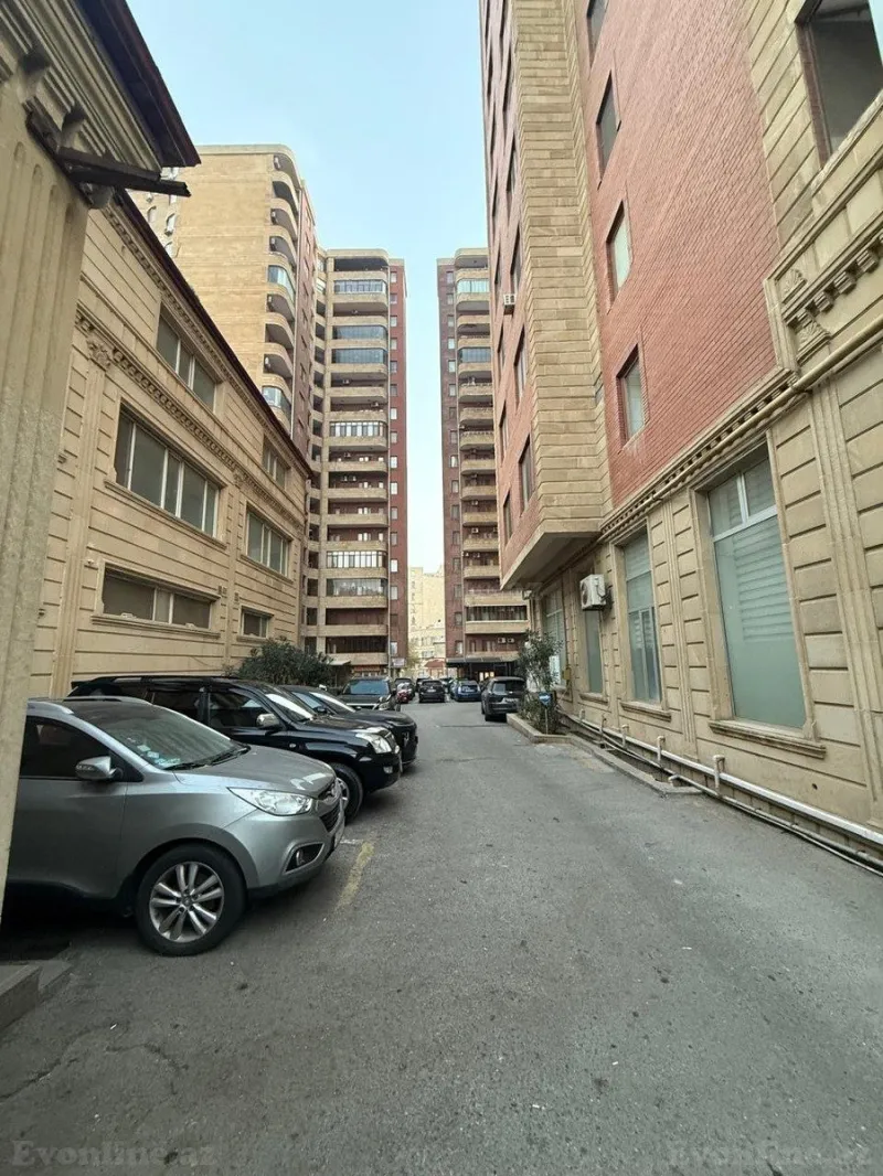 Satılır 4 otaqlı Mənzil Yeni tikili 146 m² Nizami m. - şəkil 2