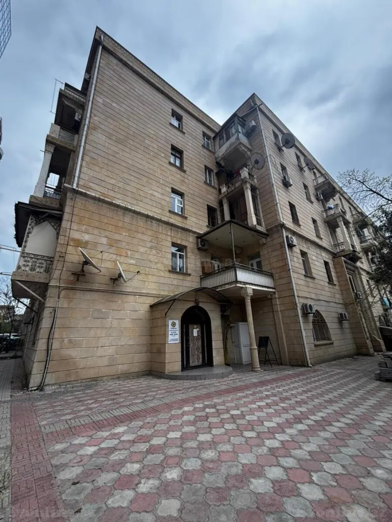 2 otaqlı Mənzil 75 m² 28 May m. Satılır