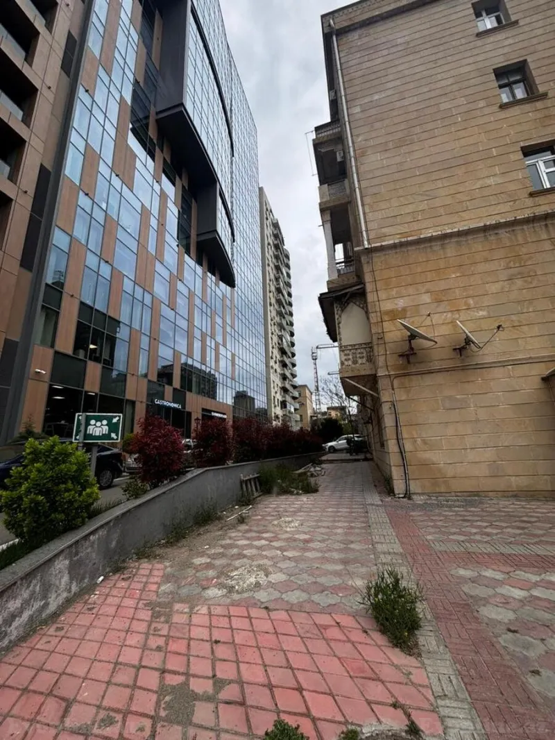 Satılır 2 otaqlı Mənzil Köhnə tikili 75 m² 28 May m. - şəkil 3