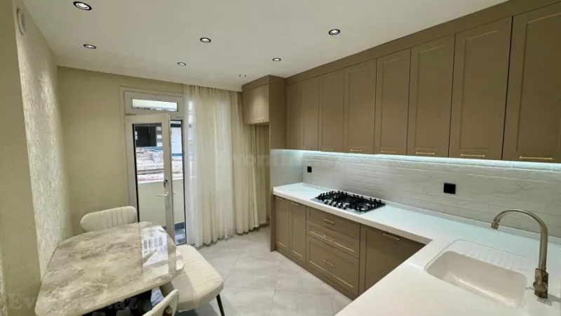 Satılır 2 otaqlı Mənzil Köhnə tikili 65 m² Həzi Aslanov m.