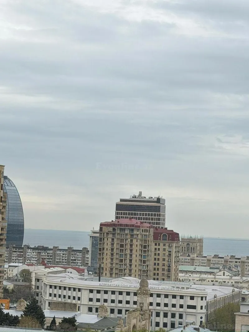 3 otaqlı Mənzil 110 m² 28 May m. Satılır