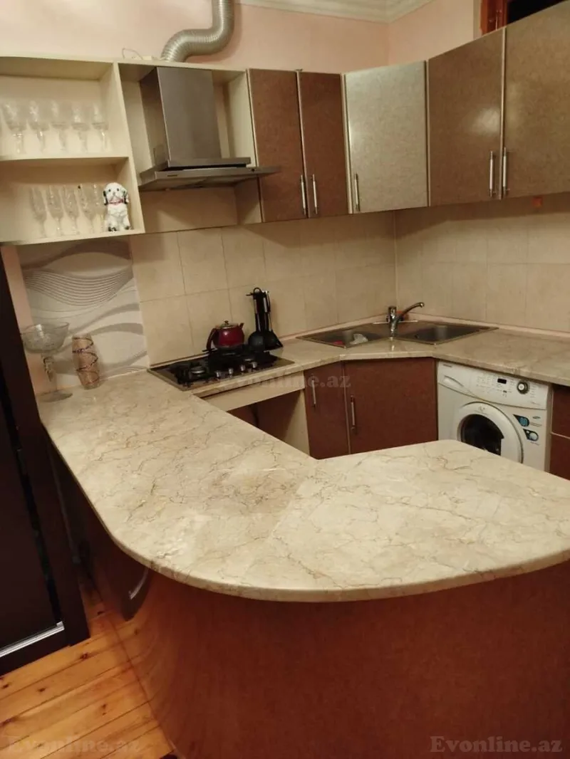 Kirayə verilir 2 otaqlı Mənzil Yeni tikili 50 m² Həzi Aslanov m. - şəkil 3