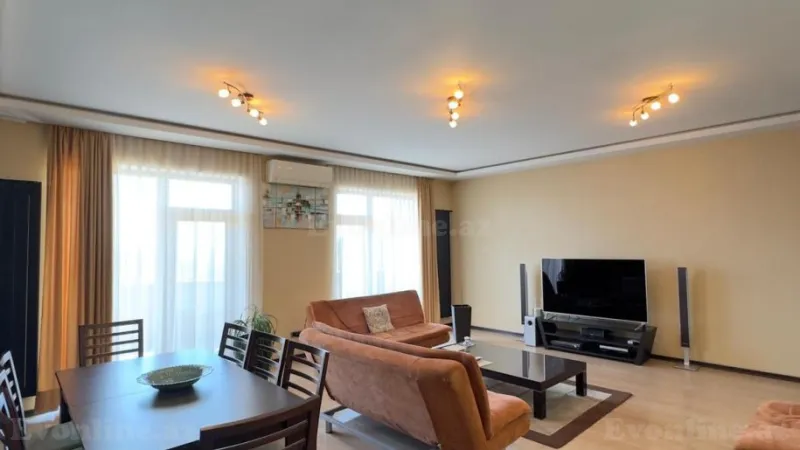 4 otaqlı Mənzil 180 m² İnşaatçılar m. Satılır