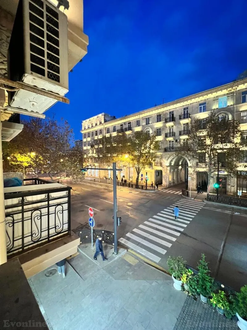 3 otaqlı Mənzil 100 m² İçərişəhər m. Satılır