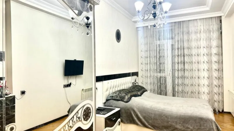 Satılır 4 otaqlı Mənzil Yeni tikili 200 m² Azadlıq prospekti m. - şəkil 2