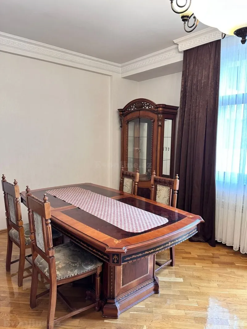 3 otaqlı Mənzil 95 m² Nəriman Nərimanov m. Kirayə verilir