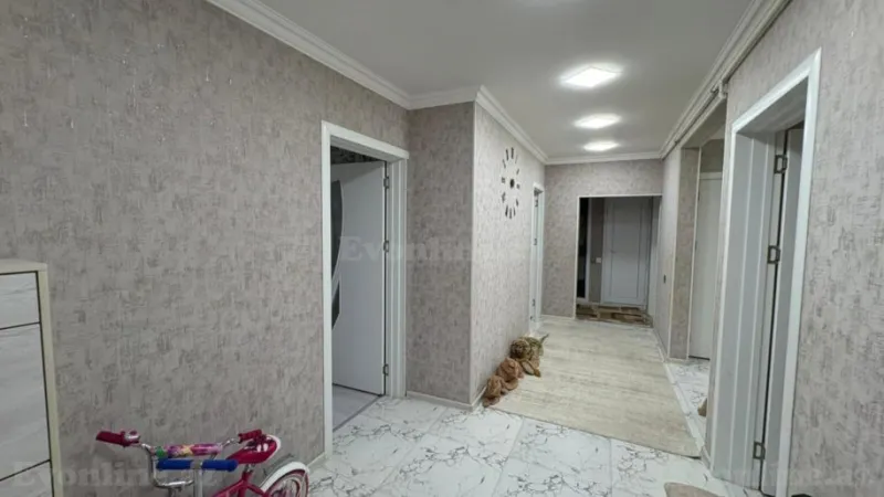 Satılır 5 otaqlı Mənzil Köhnə tikili 100 m² 8-ci kilometr