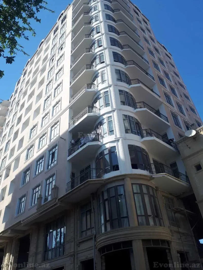 4 otaqlı Mənzil 180 m² 6-cı mikrorayon Satılır