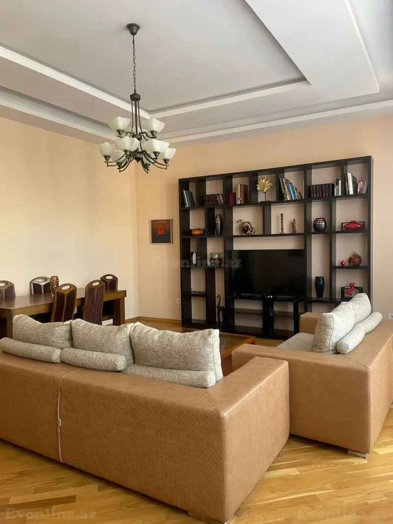 4 otaqlı Mənzil 135 m² İçərişəhər m. Kirayə verilir