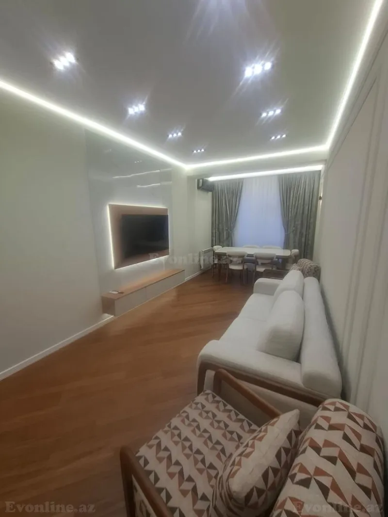 Satılır 2 otaqlı Mənzil Yeni tikili 70 m² 28 May m.