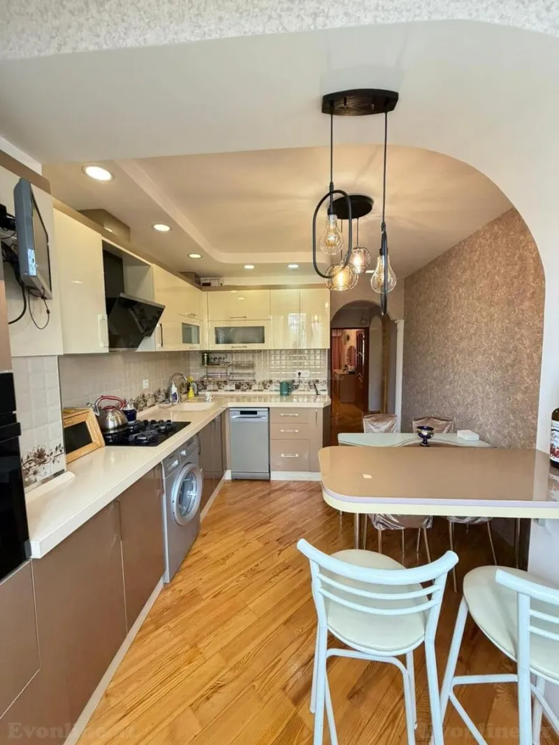 Satılır 4 otaqlı Mənzil Köhnə tikili 100 m² Xətai r. - şəkil 9