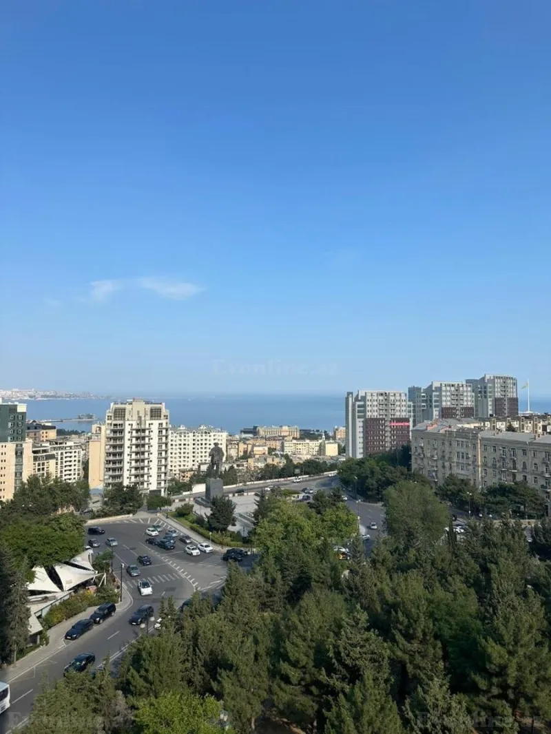 3 otaqlı Mənzil 115 m² İçərişəhər m. Kirayə verilir