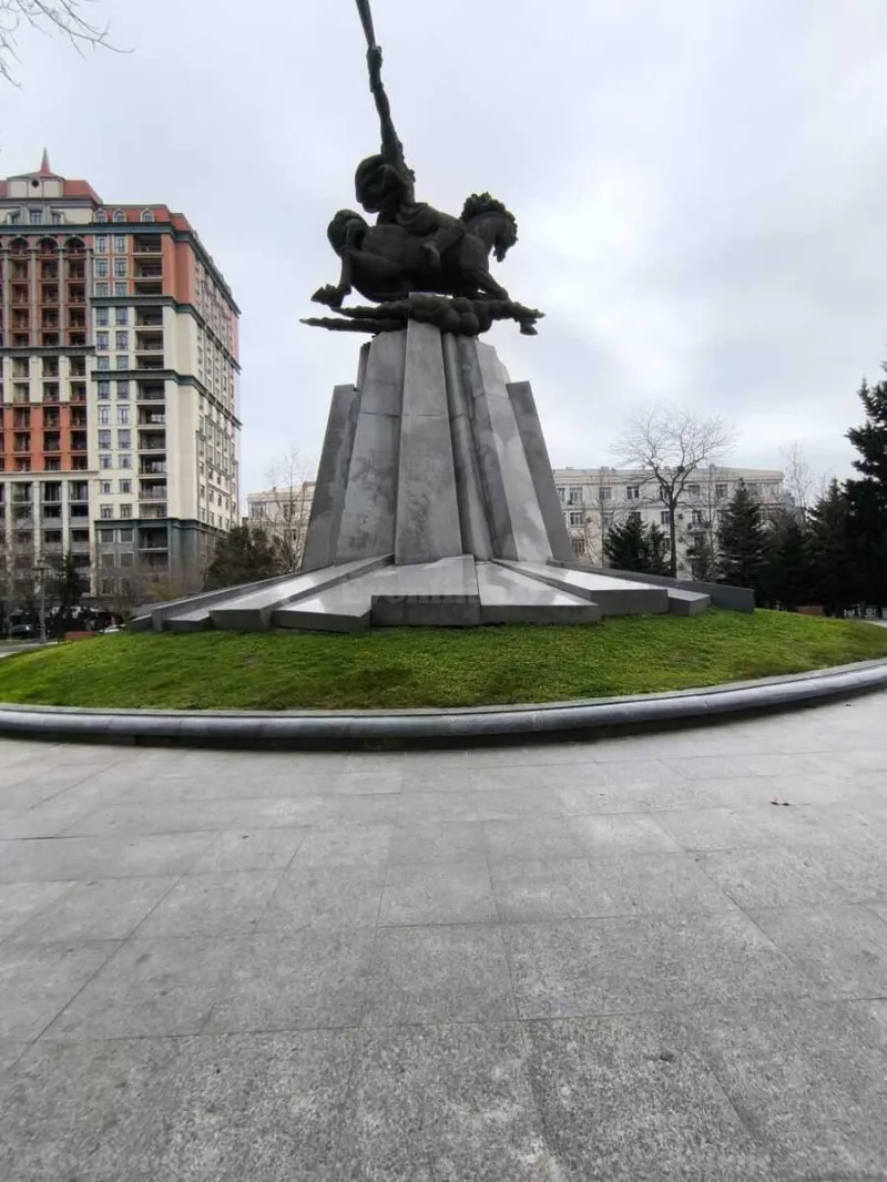 Satılır 4 otaqlı Mənzil Yeni tikili 165 m² Nəsimi r. - şəkil 3