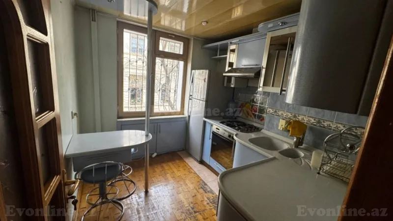 Kirayə verilir 3 otaqlı Mənzil Köhnə tikili 80 m² Sahil m. - şəkil 6