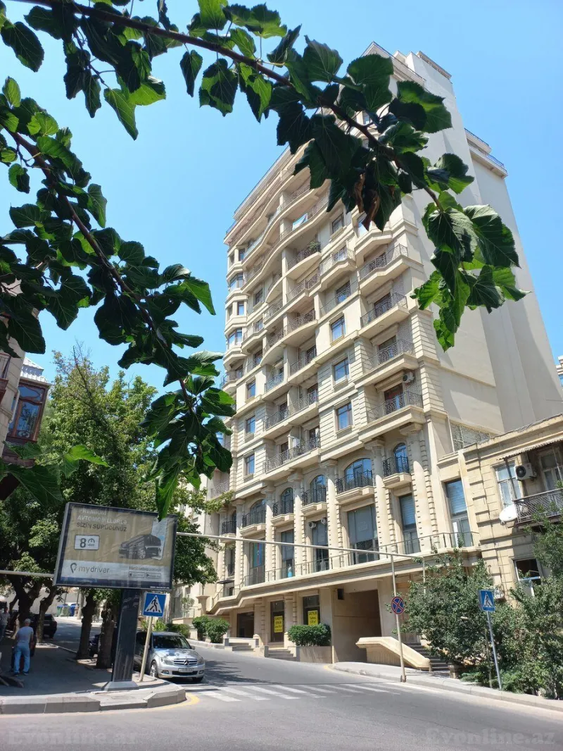 4 otaqlı Mənzil 204 m² İçərişəhər m. Satılır