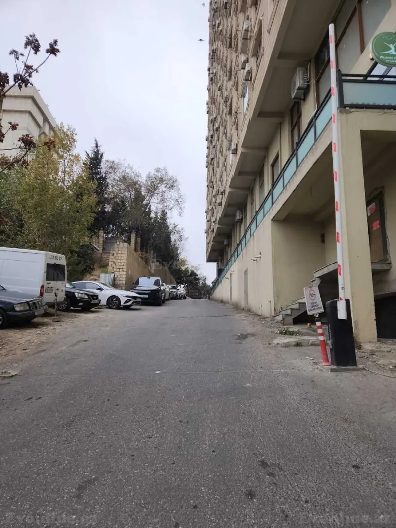 Obyekt 270 m² İnşaatçılar m. Kirayə verilir