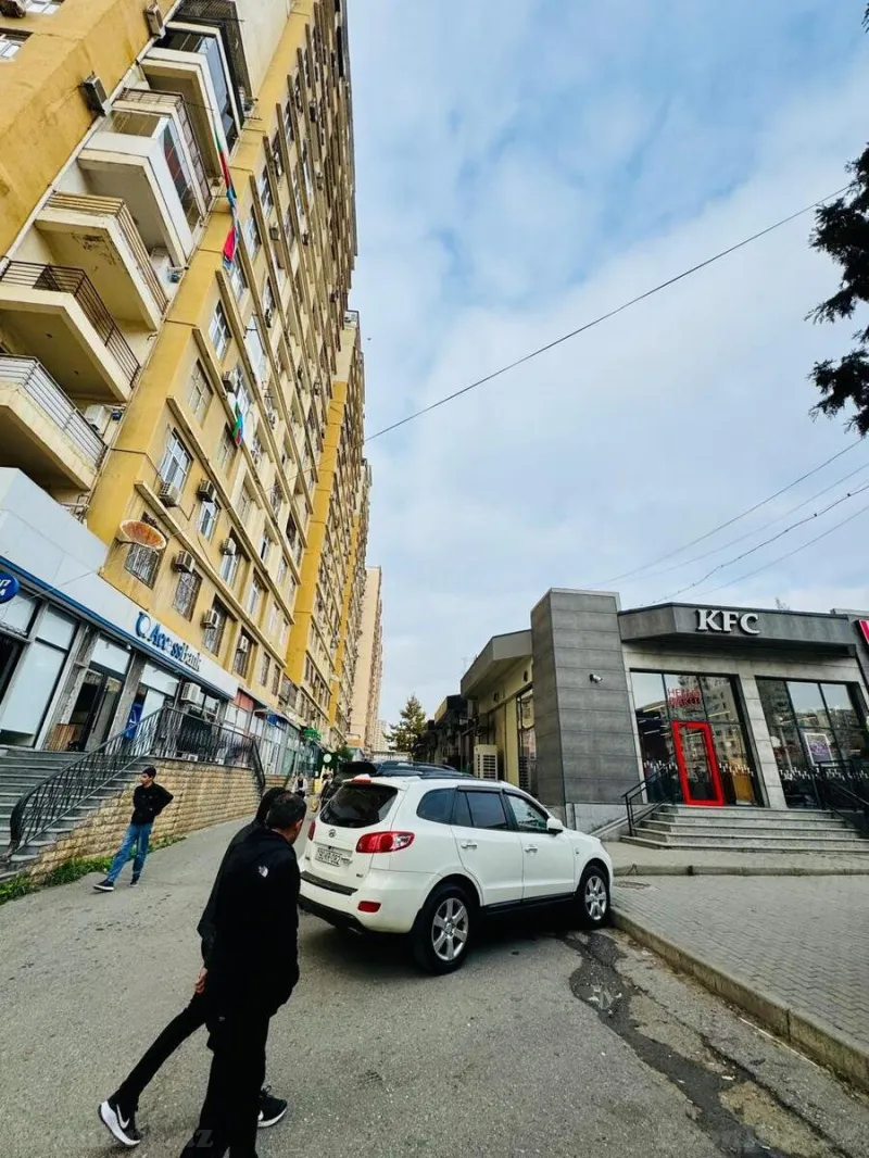 Satılır 4 otaqlı Mənzil Yeni tikili 160 m² Həzi Aslanov m. - şəkil 2