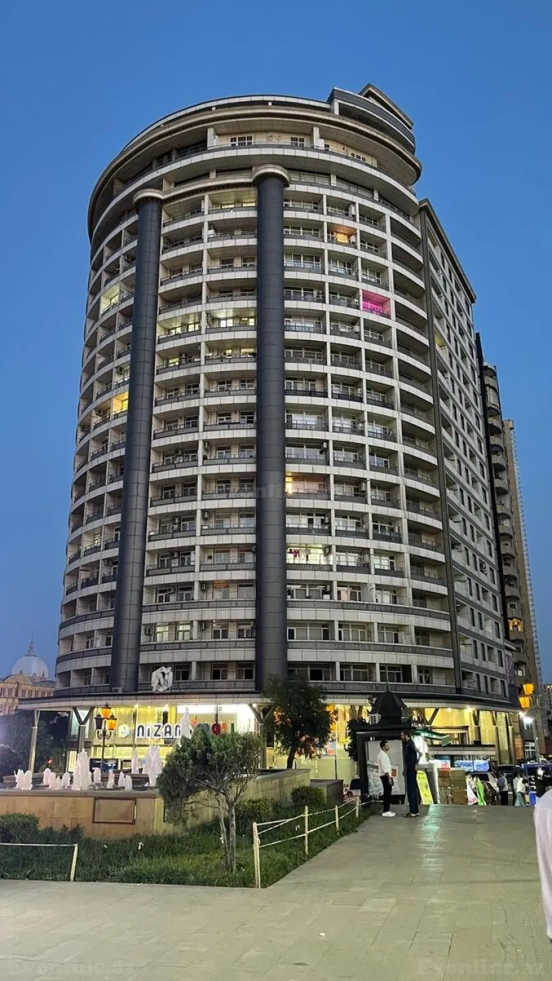 Satılır 3 otaqlı Mənzil Yeni tikili 145 m² Nizami m. - şəkil 2