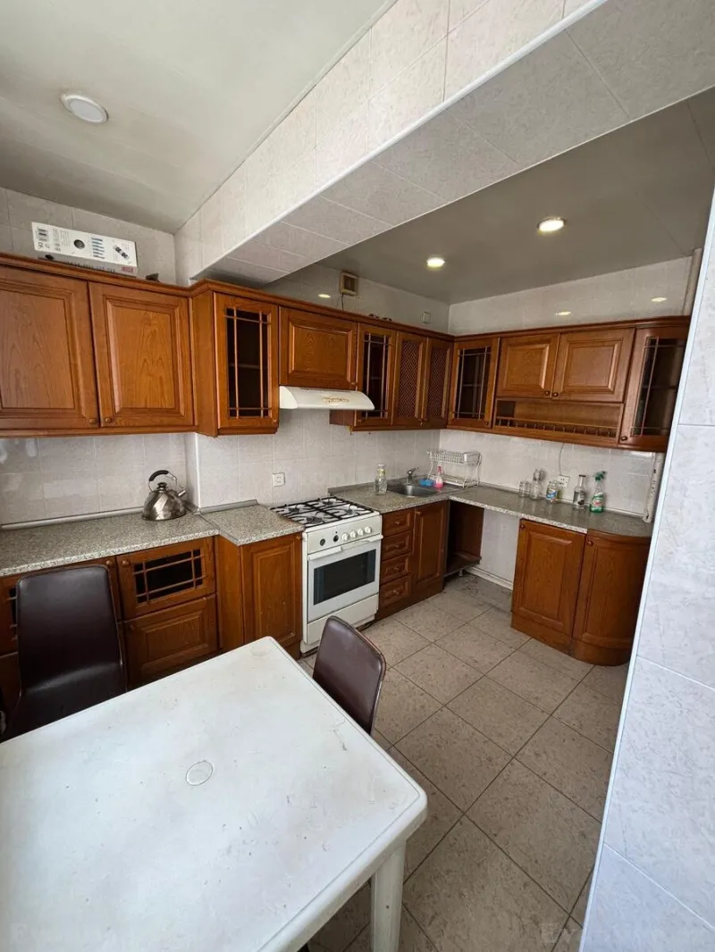 Kirayə verilir 4 otaqlı Mənzil Köhnə tikili 100 m² Qara Qarayev m. - şəkil 6