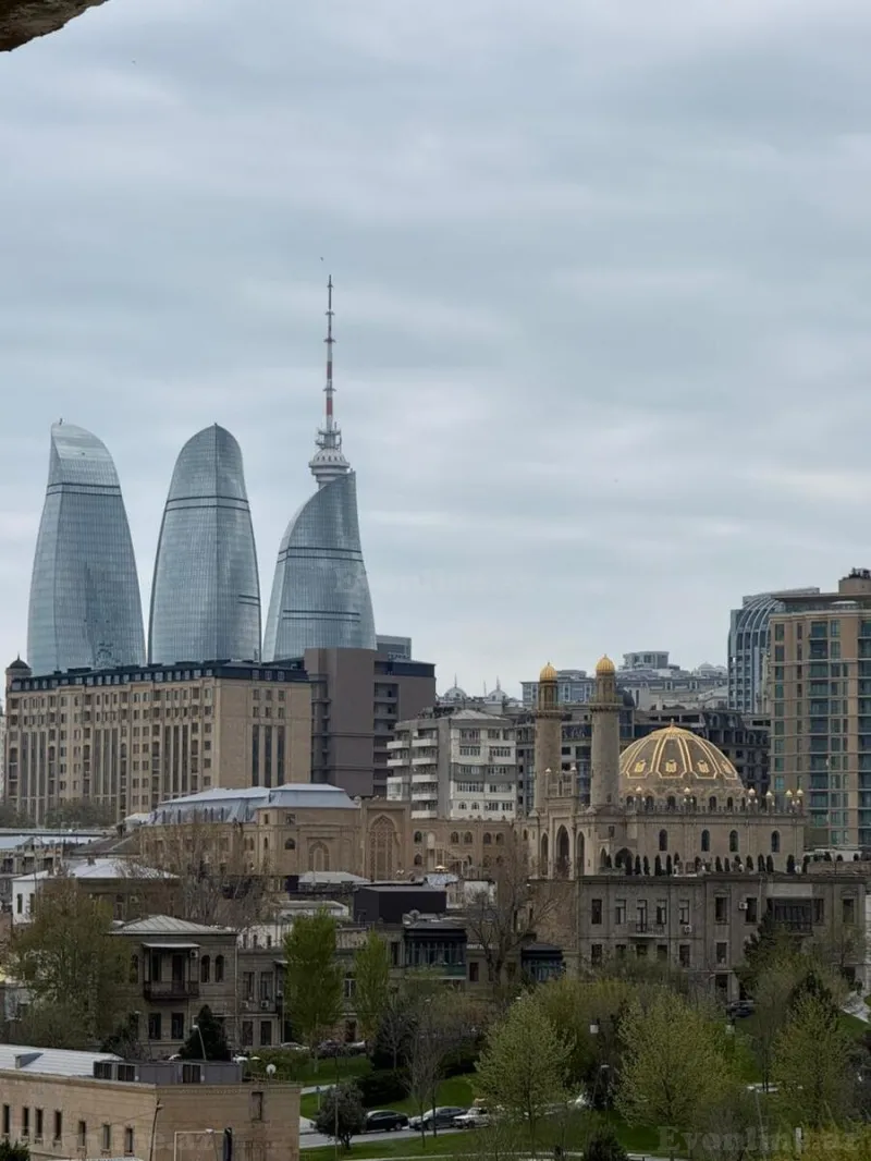 20 otaqlı Ofis 900 m² Nizami m. Kirayə verilir