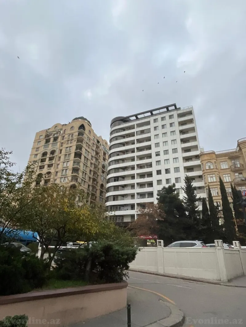 4 otaqlı Mənzil 211 m² Sahil m. Satılır