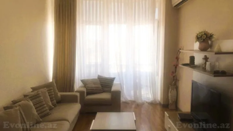 2 otaqlı Mənzil 75 m² 28 May m. Kirayə verilir