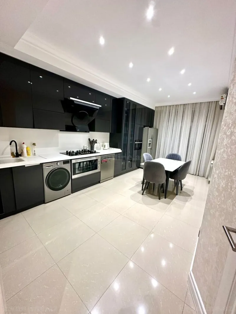 3 otaqlı Mənzil 145 m² Xətai m. Satılır