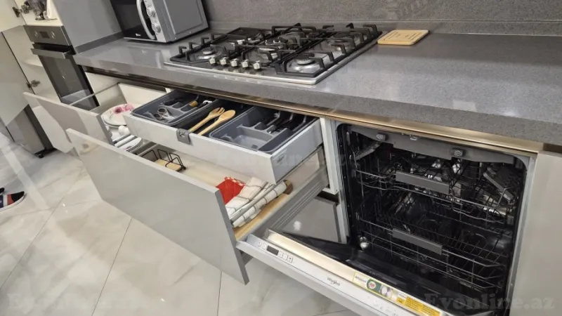 Kirayə verilir 4 otaqlı Mənzil Yeni tikili 220 m² Nərimanov r. - şəkil 25