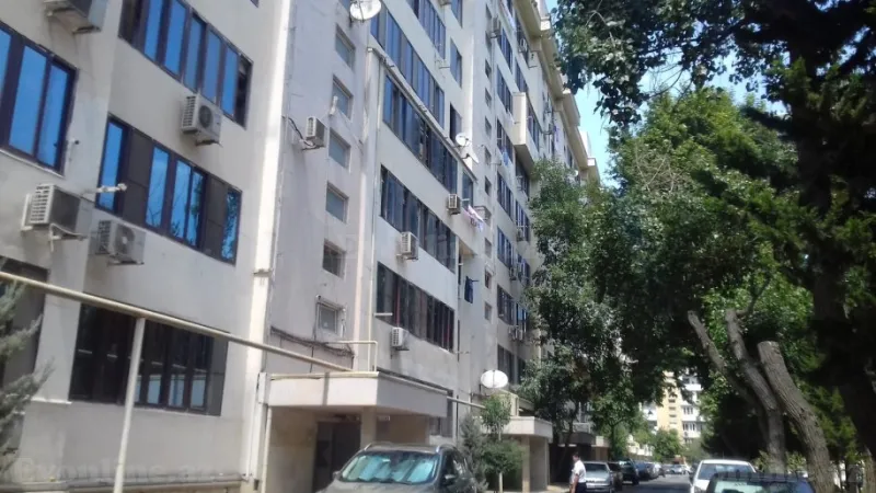 2 otaqlı Mənzil 43 m² 8-ci mikrorayon Satılır