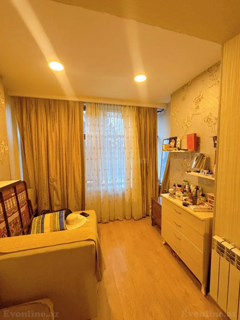 Satılır 3 otaqlı Mənzil Köhnə tikili 80 m² Səbail r. - şəkil 2