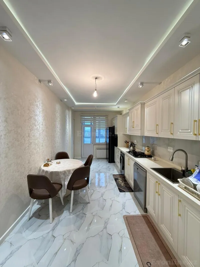 Satılır 3 otaqlı Mənzil Yeni tikili 130 m² Memar Əcəmi m. - şəkil 6