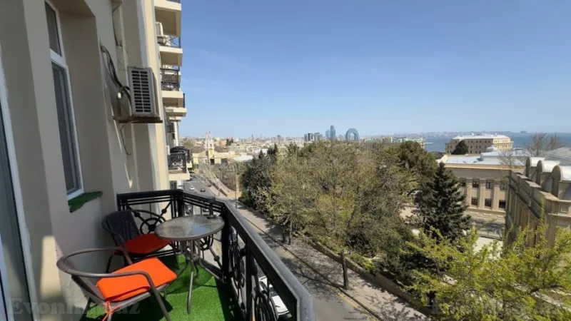 3 otaqlı Mənzil 70 m² İçərişəhər m. Satılır