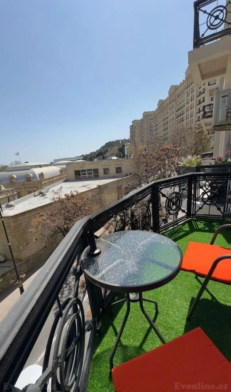 Satılır 3 otaqlı Mənzil Köhnə tikili 70 m² İçərişəhər m. - şəkil 2