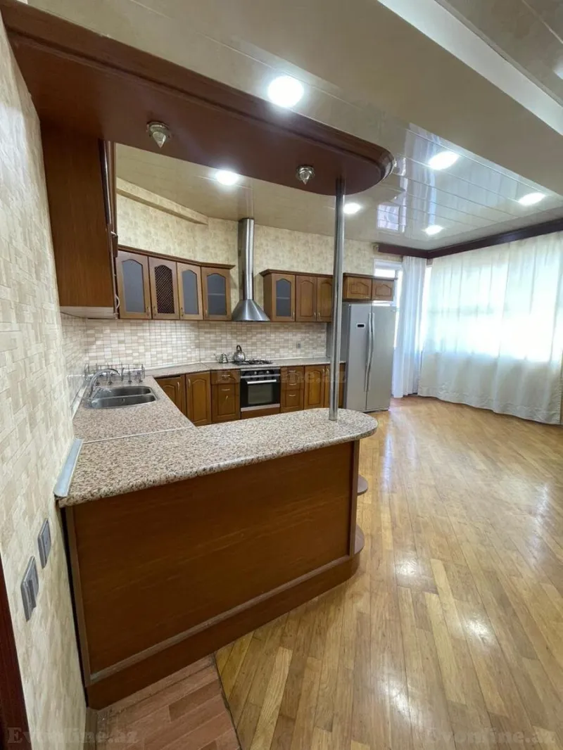 Kirayə verilir Ofis 250 m² 28 May m. - şəkil 21