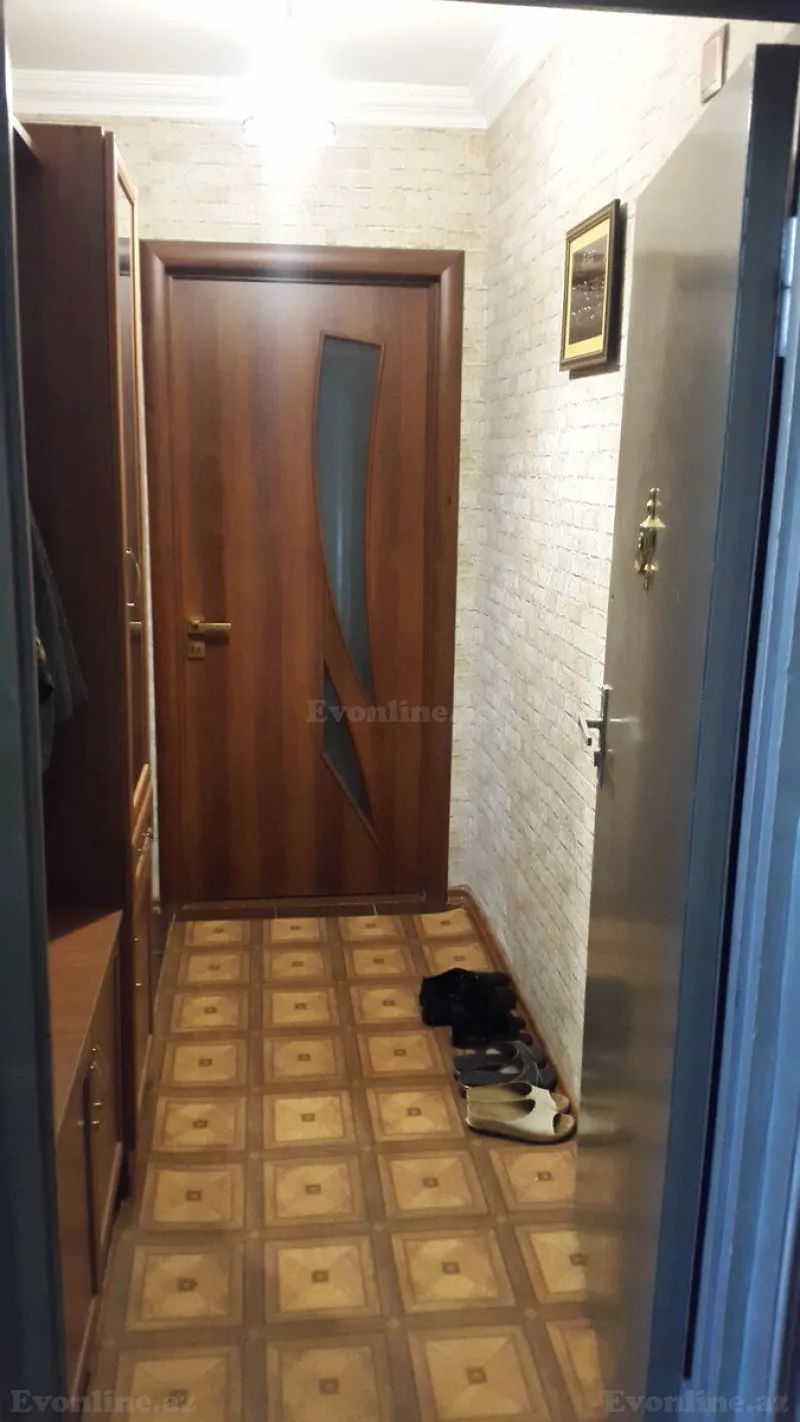 Satılır 2 otaqlı Mənzil Köhnə tikili 90 m² Gəncə