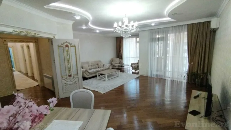 3 otaqlı Mənzil 140 m² Xətai r. Satılır