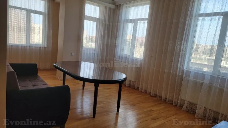 3 otaqlı Mənzil 107 m² 2-ci mikrorayon Satılır