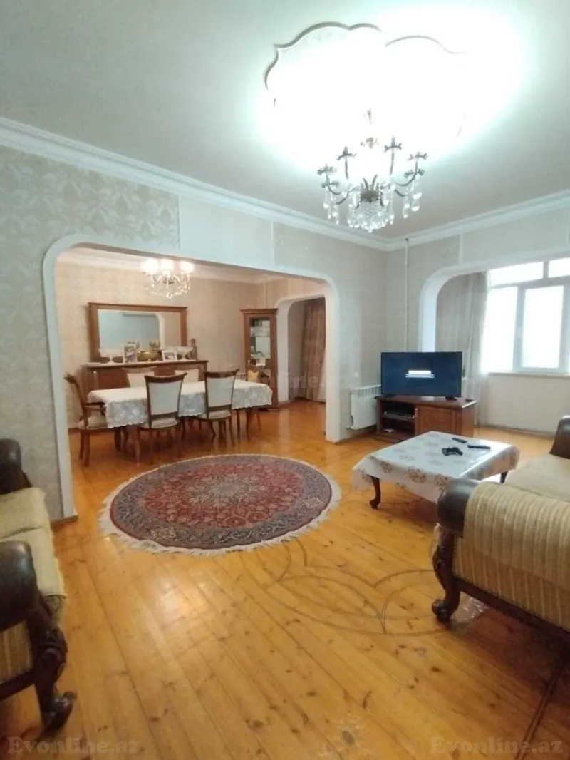 Satılır 5 otaqlı Mənzil Köhnə tikili 125 m² 4-cü mikrorayon