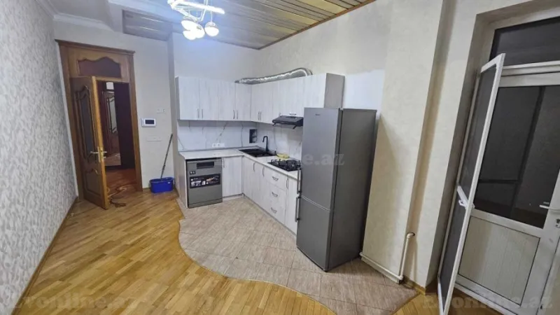 Kirayə verilir 3 otaqlı Mənzil Yeni tikili 130 m² Nərimanov r. - şəkil 13