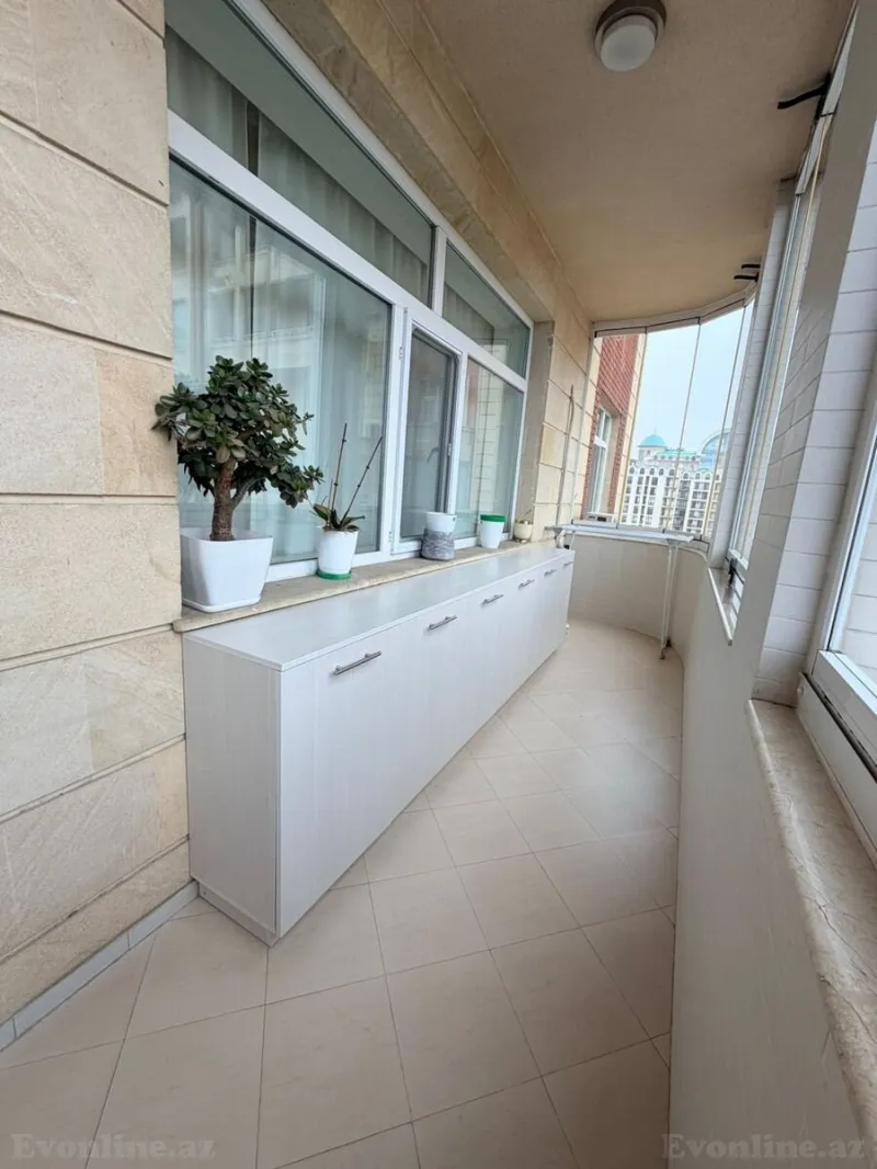 Satılır 4 otaqlı Mənzil Yeni tikili 150 m² Elmlər Akademiyası m. - şəkil 15