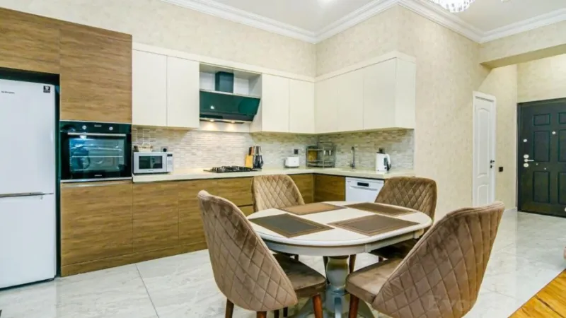 3 otaqlı Mənzil 96 m² Sahil m. Kirayə verilir