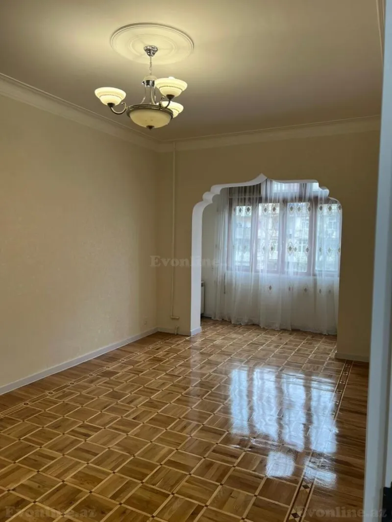 Satılır 4 otaqlı Mənzil Köhnə tikili 105 m² Əhmədli