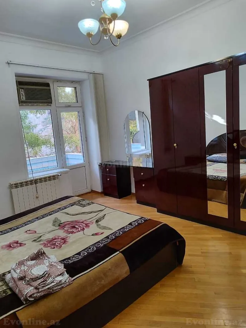 Satılır 4 otaqlı Mənzil Köhnə tikili 110 m² Nəsimi r. - şəkil 8