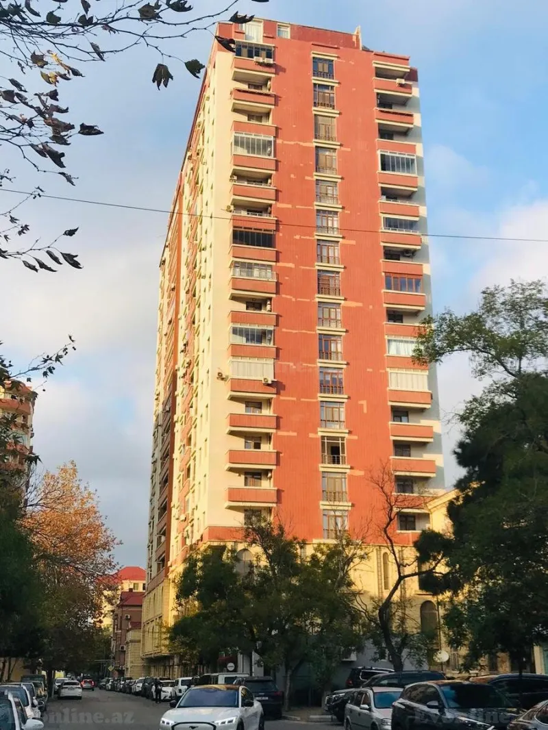 4 otaqlı Mənzil 190 m² Gənclik m. Satılır