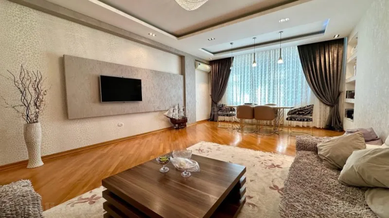 3 otaqlı Mənzil 125 m² Neftçilər m. Satılır