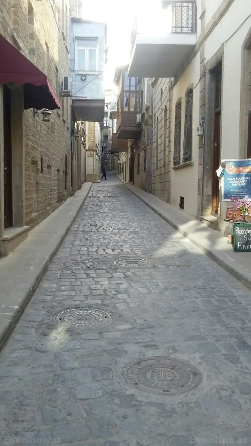 2 otaqlı Mənzil 50 m² İçərişəhər m. Kirayə verilir