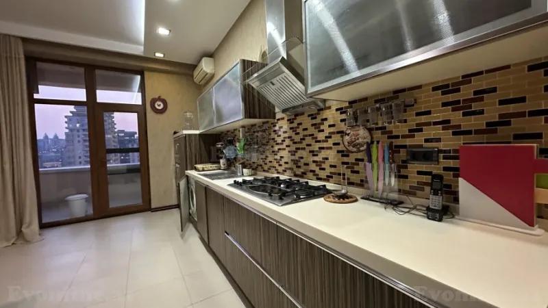 Kirayə verilir 4 otaqlı Mənzil Yeni tikili 230 m² Sahil m. - şəkil 17