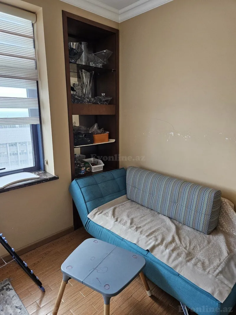 Satılır 2 otaqlı Mənzil Köhnə tikili 80 m² Yasamal - şəkil 2